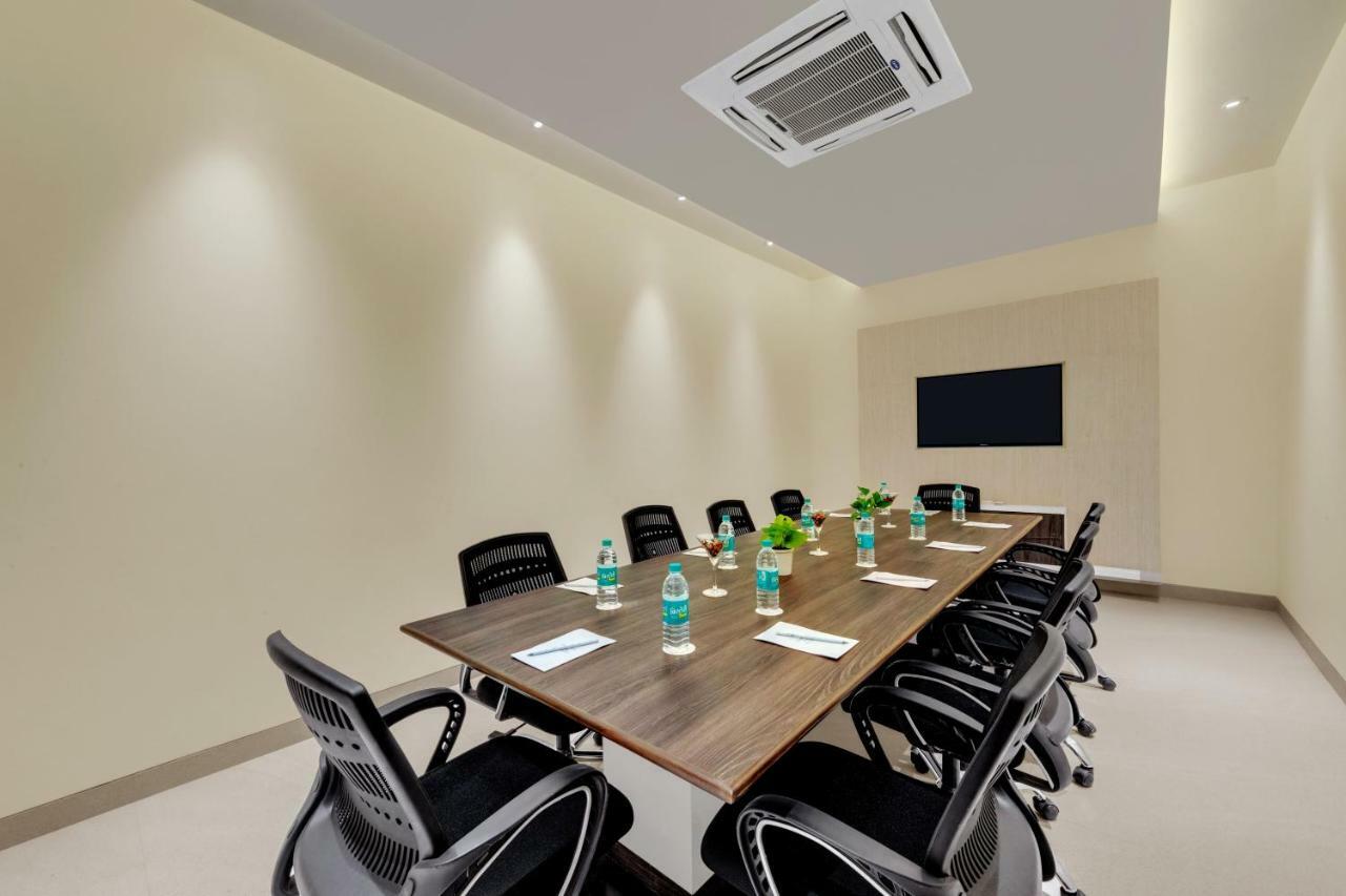 The Fern Residency Karad Hotel Екстериор снимка