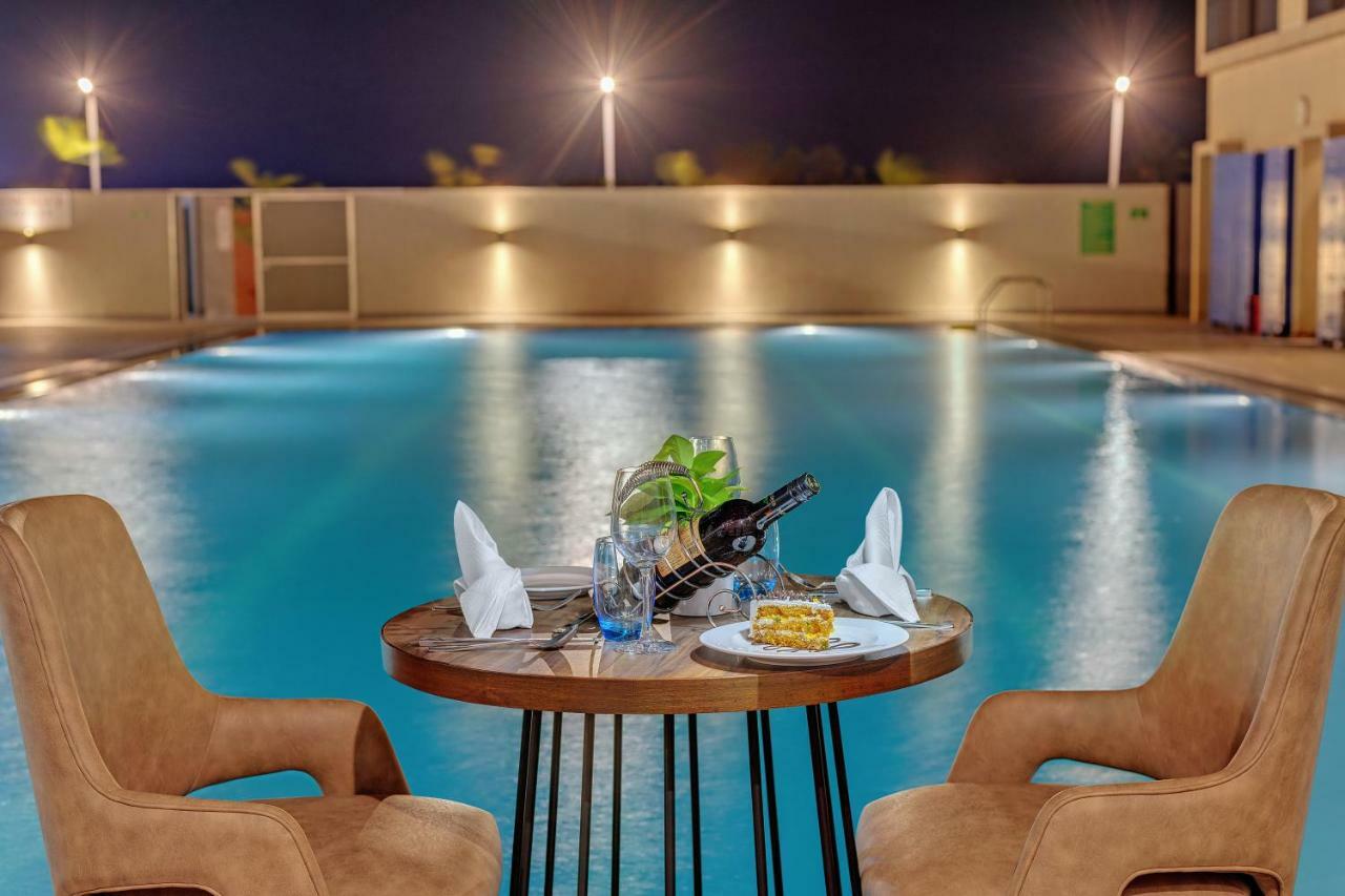 The Fern Residency Karad Hotel Екстериор снимка